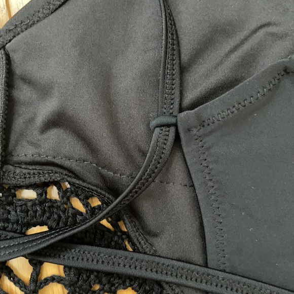 Cupshe high cut crochet one piece bathing suit - Picture 4 of 5